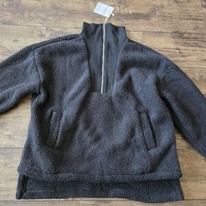 Cozy Black V-Neck‎ Sweater/Fleece